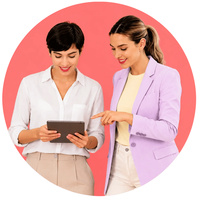 Dos mujeres consultando una tableta para iniciar su negocio como Fullerettes
